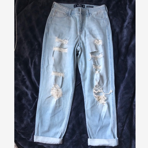 Hollister Ultra High Rise Mom Jeans - Picture 1 of 3